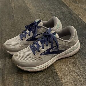 Brooks Adrenaline GTS 22 in Gray and Blue Athletic Shoes